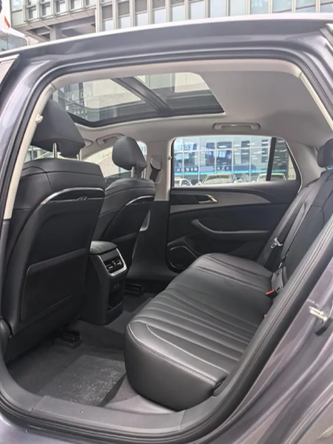 2023 HongQi H5 2.0T 224HP L4 8AT,autocango,china used car exporter,china ev exporter,chinese used car exporter,chinese used ev exporter