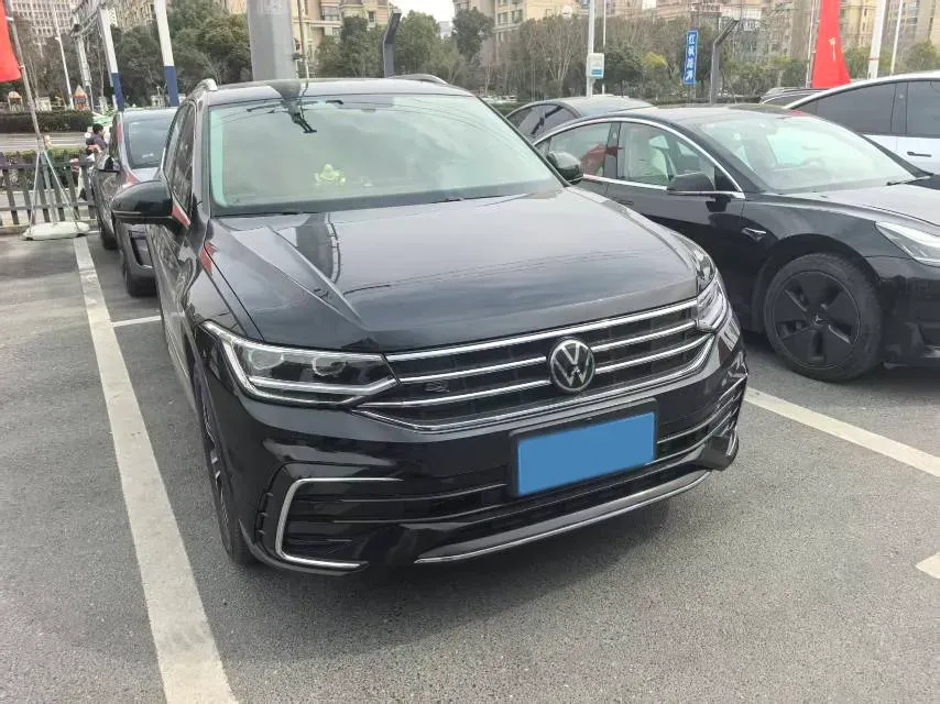 2024 Volkswagen Tiguan L 2.0T 186HP L4 7DCT,autocango,china used car exporter,china ev exporter,chinese used car exporter,chinese used ev exporter