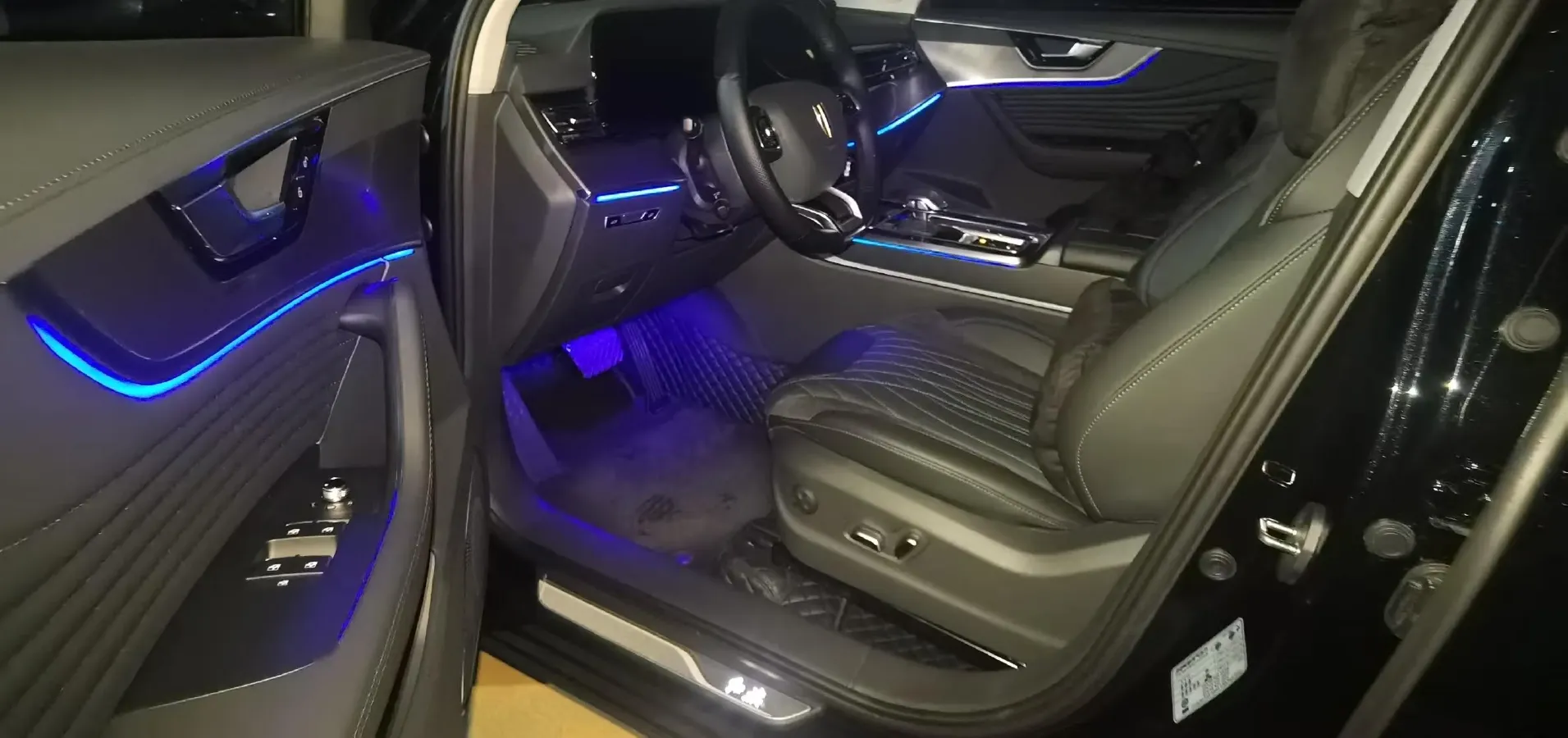 2023 HongQi HS5 2.0T 252HP L4 8AT,autocango,china used car exporter,china ev exporter,chinese used car exporter,chinese used ev exporter