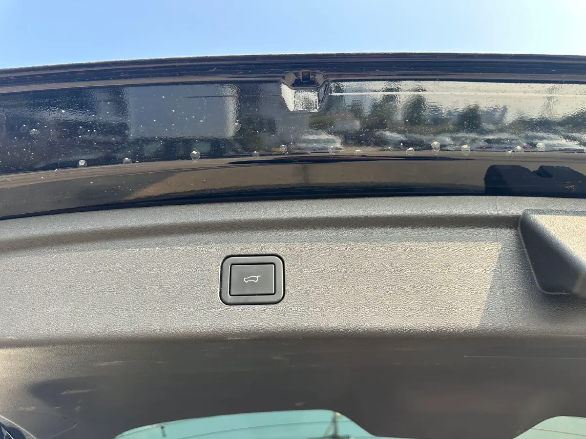 2021 WEY VV6 2.0T 227HP L4 7DCT,autocango,china used car exporter,china ev exporter,chinese used car exporter,chinese used ev exporter