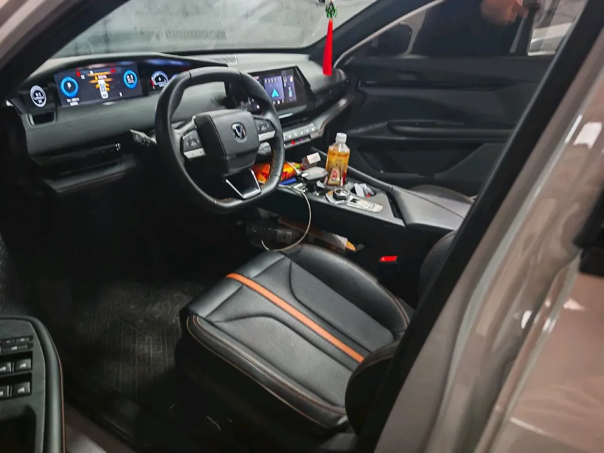 2024 ChangAn UNI-V 1.5T 188HP L4 7DCT,autocango,china used car exporter,china ev exporter,chinese used car exporter,chinese used ev exporter