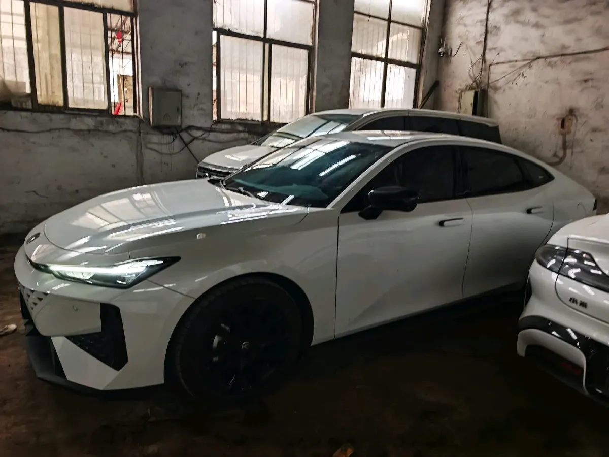 2024 ChangAn UNI-V 1.5T 188HP L4 7DCT,autocango,china used car exporter,china ev exporter,chinese used car exporter,chinese used ev exporter