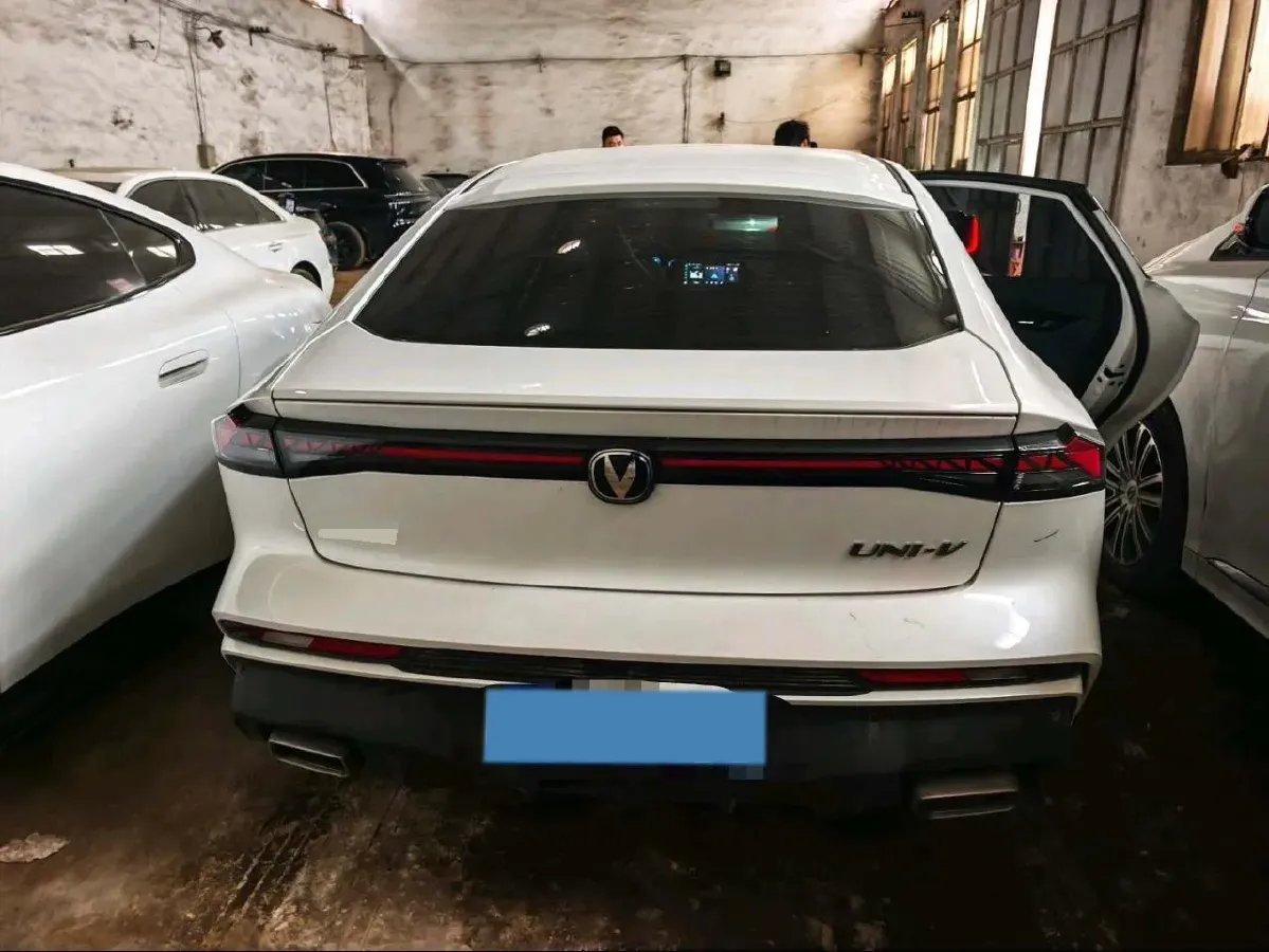 2024 ChangAn UNI-V 1.5T 188HP L4 7DCT,autocango,china used car exporter,china ev exporter,chinese used car exporter,chinese used ev exporter