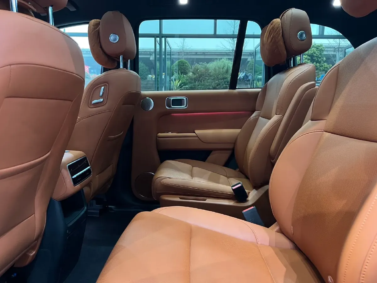 2023 Li L8 Range Extended 154HP REEV 40.9KWH,autocango,china used car exporter,china ev exporter,chinese used car exporter,chinese used ev exporter