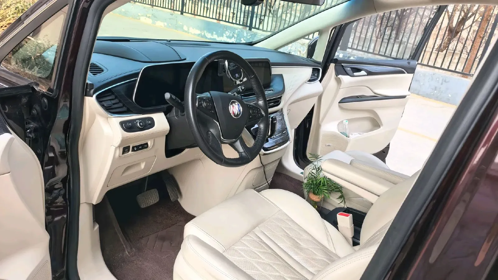 2022 Buick GL8 2.0T 237HP L4 9AT,autocango,china used car exporter,china ev exporter,chinese used car exporter,chinese used ev exporter