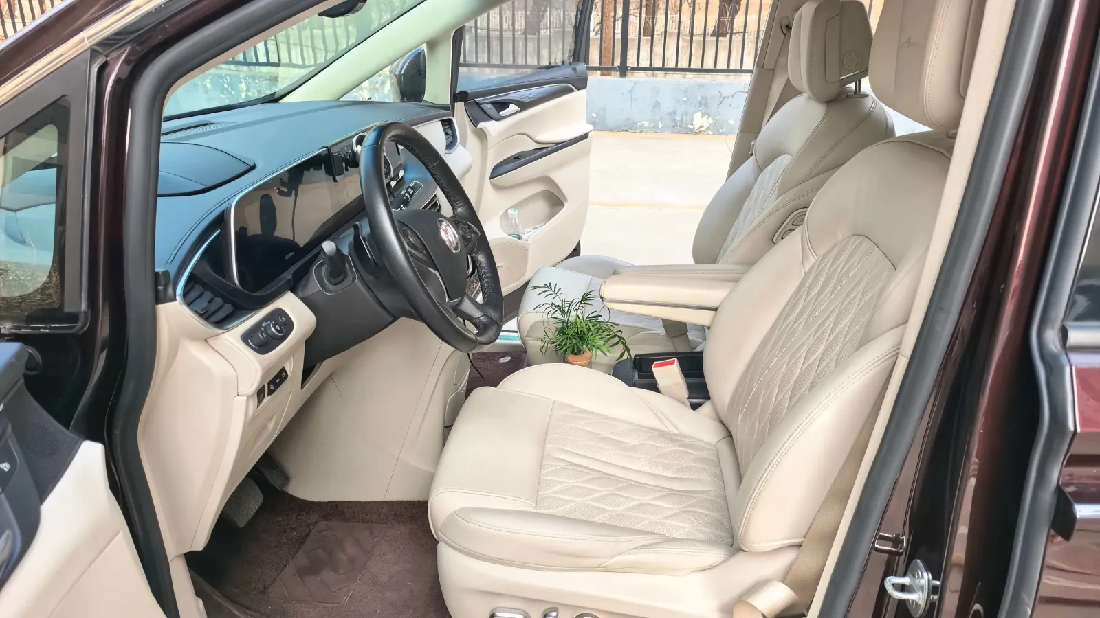 2022 Buick GL8 2.0T 237HP L4 9AT,autocango,china used car exporter,china ev exporter,chinese used car exporter,chinese used ev exporter