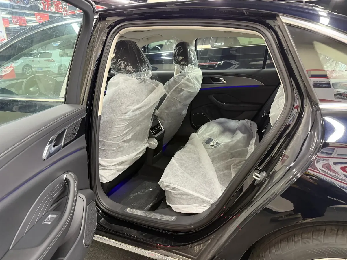 2024 HongQi H5 2.0T 224HP L4 8AT,autocango,china used car exporter,china ev exporter,chinese used car exporter,chinese used ev exporter