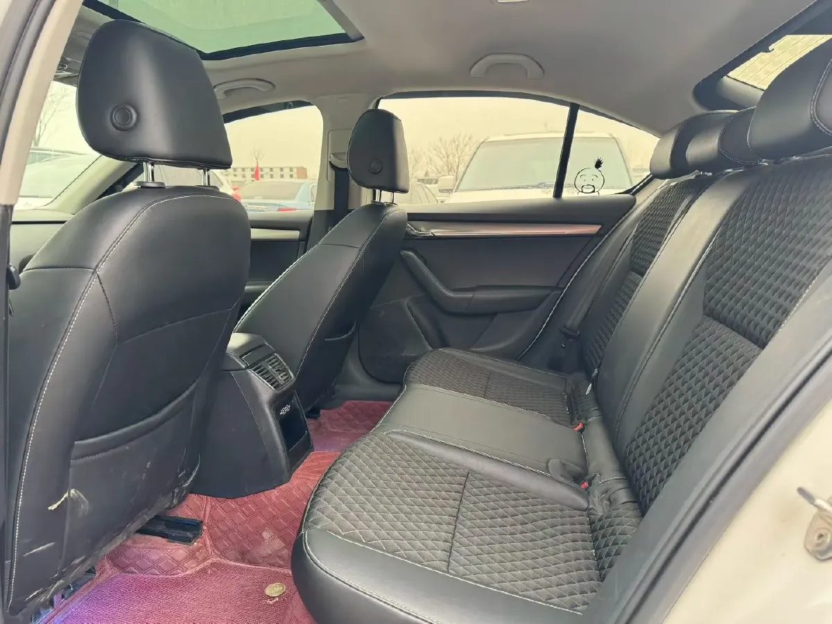 2019 Skoda Octavia 1.5L 116HP L4 6AT,autocango,china used car exporter,china ev exporter,chinese used car exporter,chinese used ev exporter