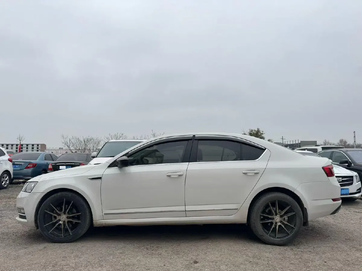 2019 Skoda Octavia 1.5L 116HP L4 6AT,autocango,china used car exporter,china ev exporter,chinese used car exporter,chinese used ev exporter
