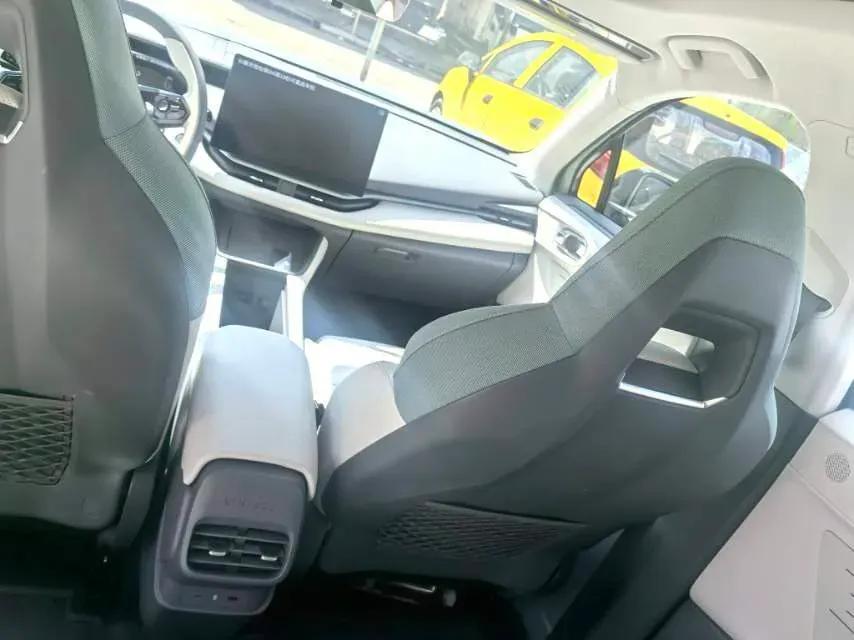 2023 LYNK&CO 06 EM-P 1.5L 120HP L4 3DHT PHEV 19.09KWH,autocango,china used car exporter,china ev exporter,chinese used car exporter,chinese used ev exporter