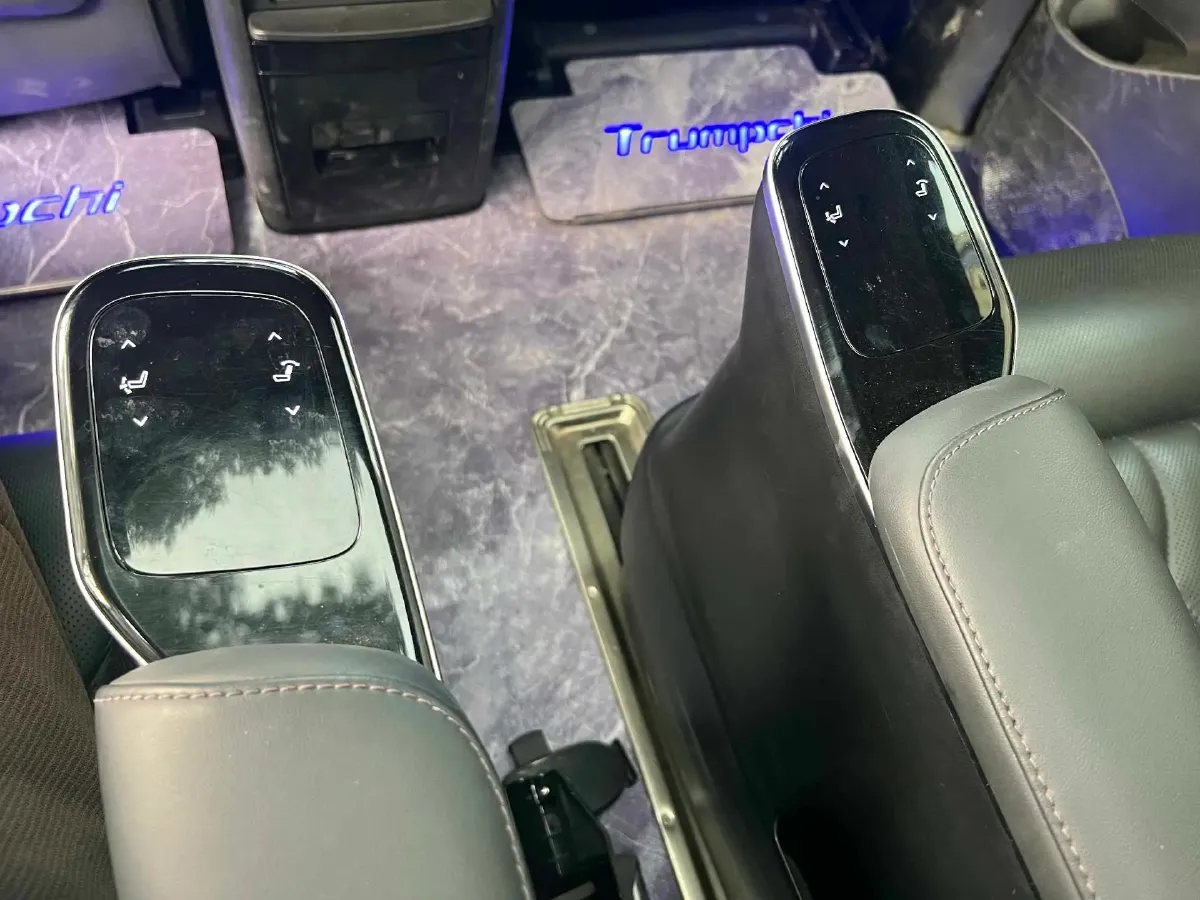 2023 HongQi HS5 2.0T 252HP L4 8AT,autocango,china used car exporter,china ev exporter,chinese used car exporter,chinese used ev exporter