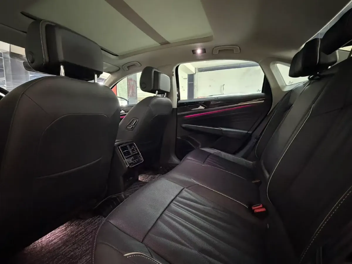 2023 Volkswagen Passat 2.0T 186HP L4 7DCT,autocango,china used car exporter,china ev exporter,chinese used car exporter,chinese used ev exporter