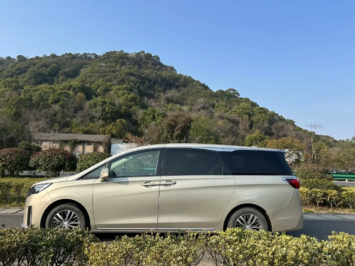 2022 Buick GL8 2.0T 237HP L4 9AT,autocango,china used car exporter,china ev exporter,chinese used car exporter,chinese used ev exporter