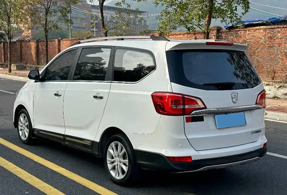 2016 BaoJun 730 1.5L 112HP L4 5MT,autocango,china used car exporter,china ev exporter,chinese used car exporter,chinese used ev exporter