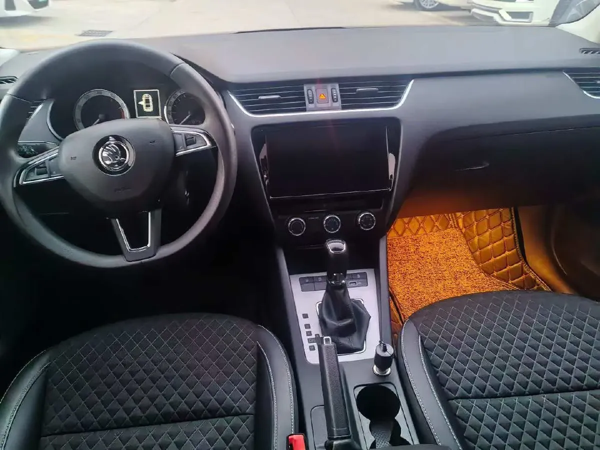 2019 Skoda Octavia 1.2T 116HP L4 7DCT,autocango,china used car exporter,china ev exporter,chinese used car exporter,chinese used ev exporter