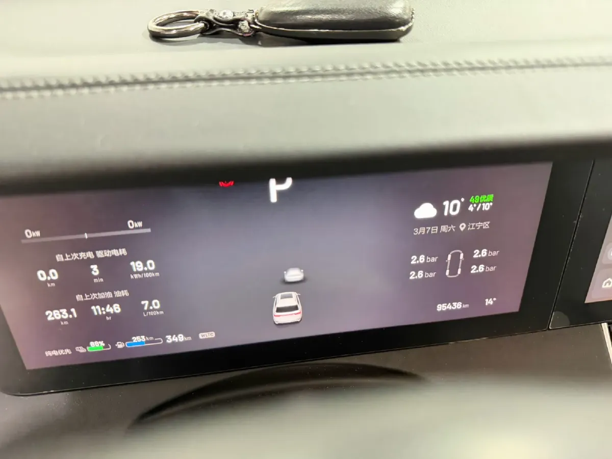 2020 Li ONE Range Extended 131HP REEV 40.5KWH,autocango,china used car exporter,china ev exporter,chinese used car exporter,chinese used ev exporter