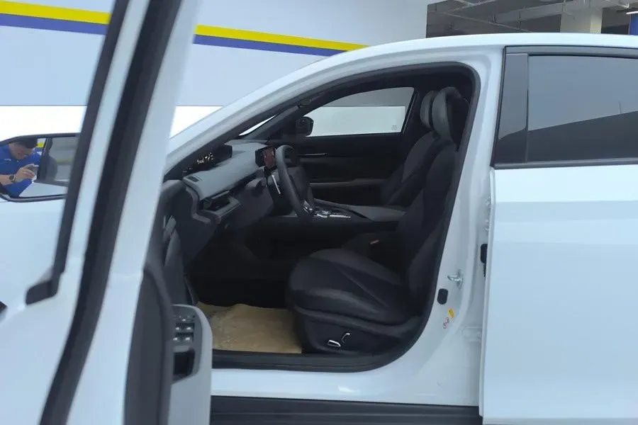 2022 ChangAn UNI-V 1.5T 188HP L4 7DCT,autocango,china used car exporter,china ev exporter,chinese used car exporter,chinese used ev exporter