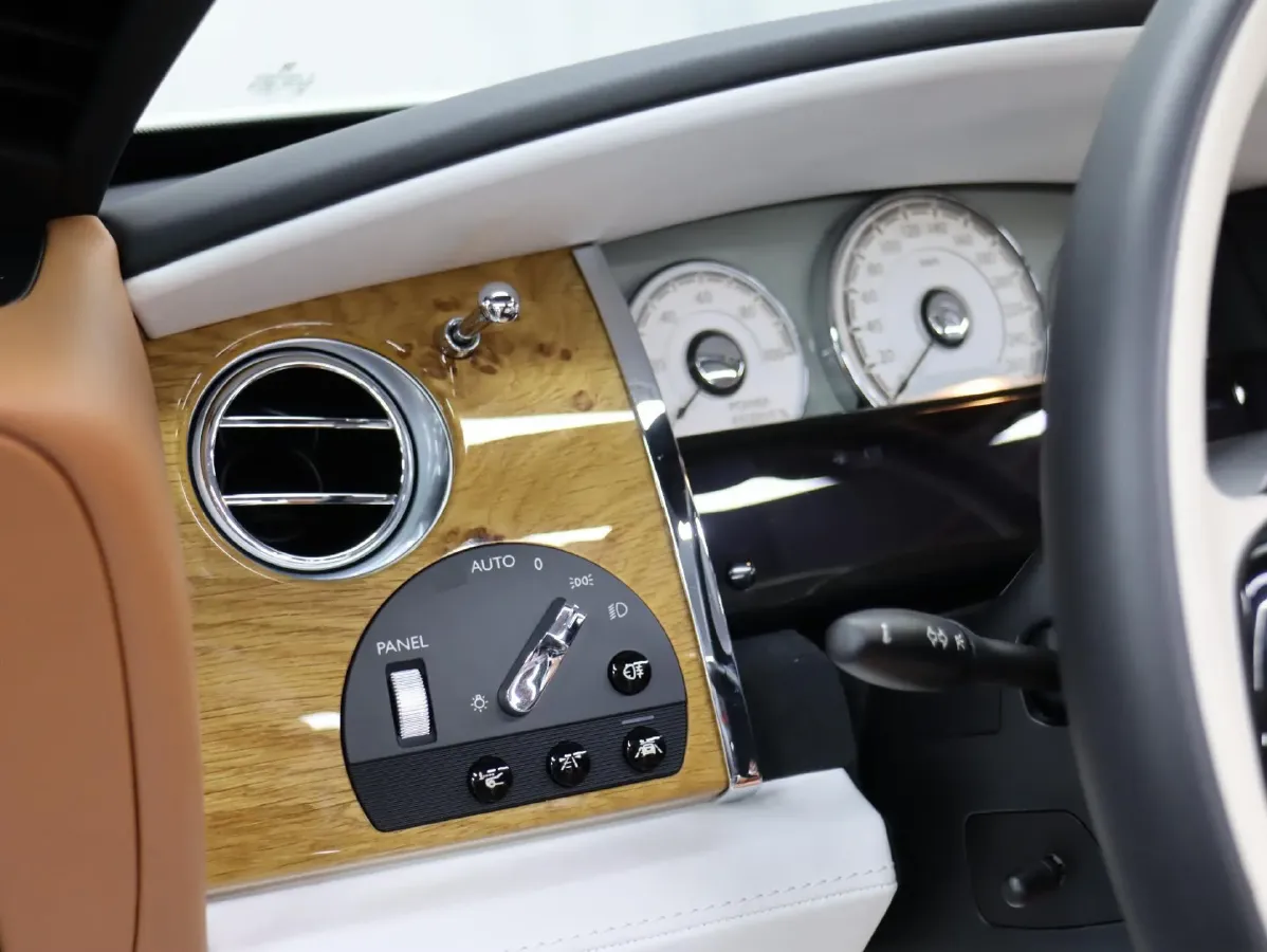 2018 Rolls-Royce Dawn 6.6T 571HP V12 8AT,autocango,china used car exporter,china ev exporter,chinese used car exporter,chinese used ev exporter