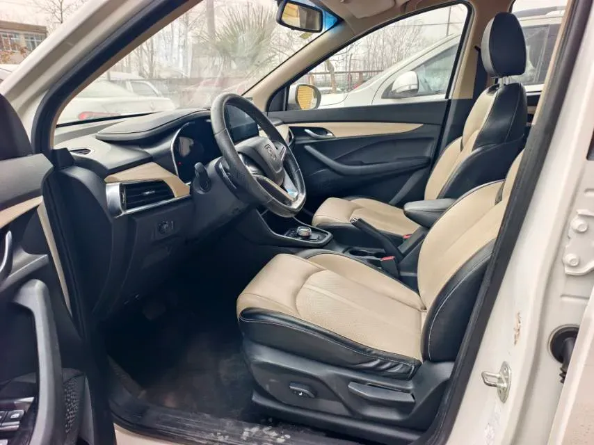 2018 BaoJun 530 1.5T 150HP L4 6MT,autocango,china used car exporter,china ev exporter,chinese used car exporter,chinese used ev exporter