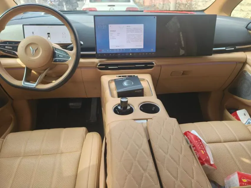 2025 Voyah Dream 1.5T 150HP L4 PHEV 41.7KWH,autocango,china used car exporter,china ev exporter,chinese used car exporter,chinese used ev exporter