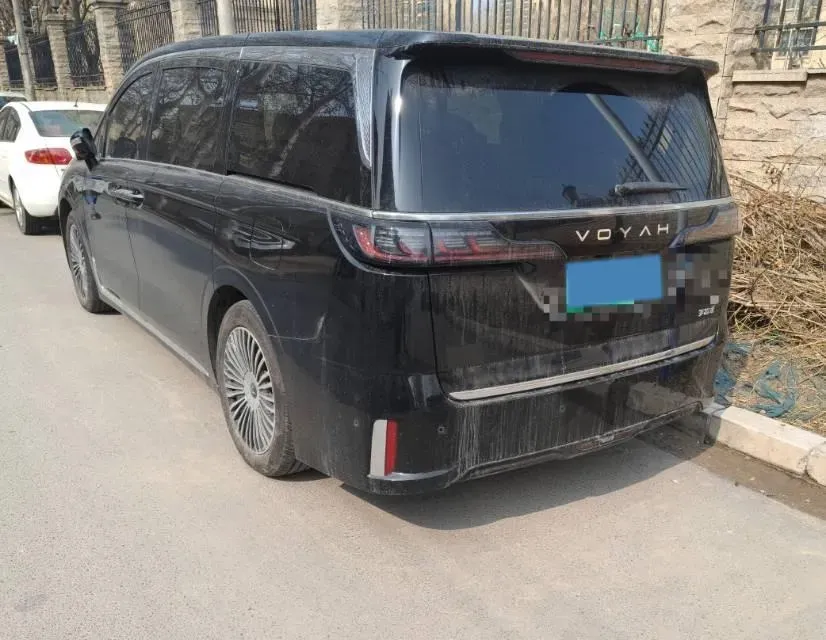 2025 Voyah Dream 1.5T 150HP L4 PHEV 41.7KWH,autocango,china used car exporter,china ev exporter,chinese used car exporter,chinese used ev exporter