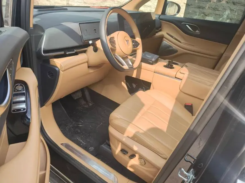 2025 Voyah Dream 1.5T 150HP L4 PHEV 41.7KWH,autocango,china used car exporter,china ev exporter,chinese used car exporter,chinese used ev exporter