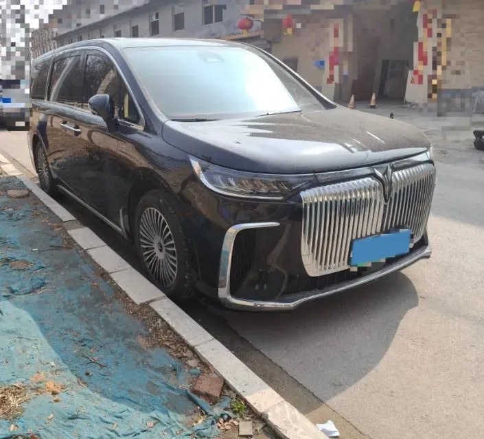 2025 Voyah Dream 1.5T 150HP L4 PHEV 41.7KWH,autocango,china used car exporter,china ev exporter,chinese used car exporter,chinese used ev exporter