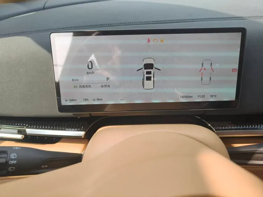 2025 Voyah Dream 1.5T 150HP L4 PHEV 41.7KWH,autocango,china used car exporter,china ev exporter,chinese used car exporter,chinese used ev exporter