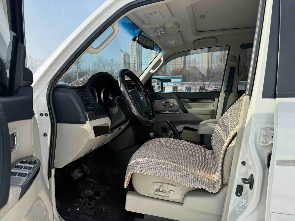 2018 Mitsubishi Pajero 3.0L 174HP V6 5AT,autocango,china used car exporter,china ev exporter,chinese used car exporter,chinese used ev exporter