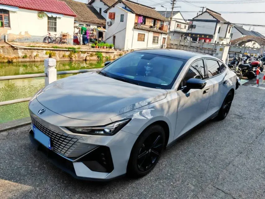 2022 ChangAn UNI-V 1.5T 188HP L4 7DCT,autocango,china used car exporter,china ev exporter,chinese used car exporter,chinese used ev exporter