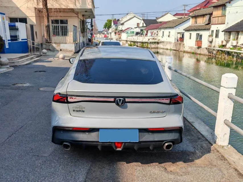 2022 ChangAn UNI-V 1.5T 188HP L4 7DCT,autocango,china used car exporter,china ev exporter,chinese used car exporter,chinese used ev exporter