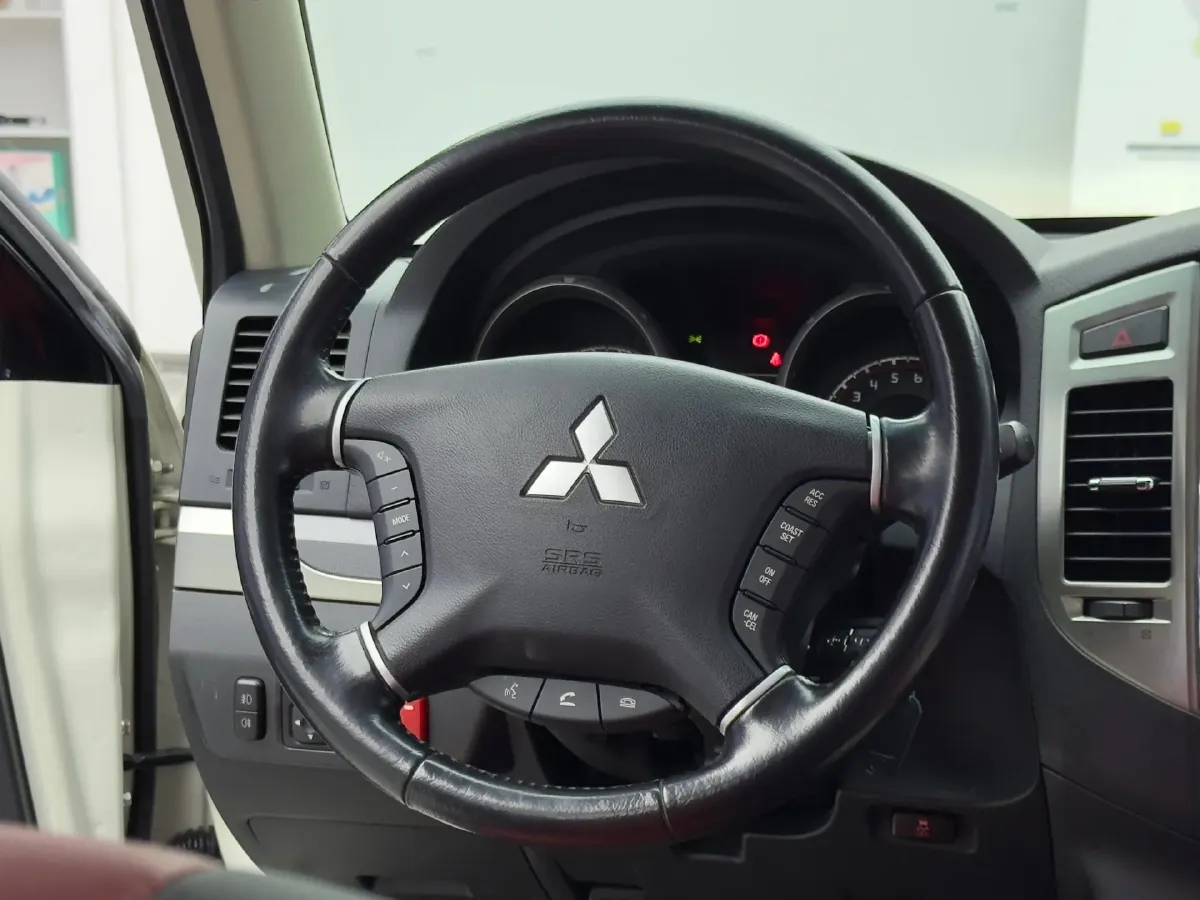 2018 Mitsubishi Pajero 3.0L 174HP V6 5AT,autocango,china used car exporter,china ev exporter,chinese used car exporter,chinese used ev exporter