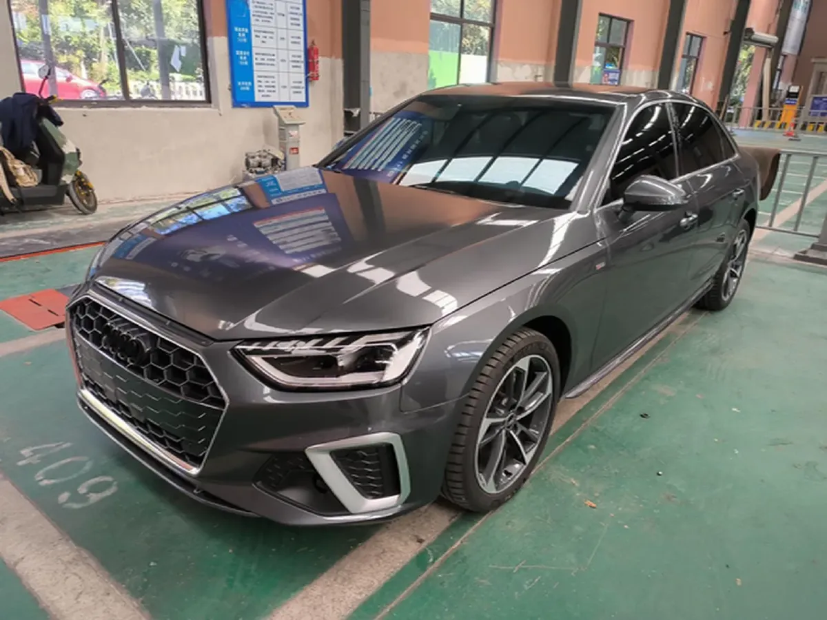 2022 Audi A4L 2.0T 190HP L4 7DCT,autocango,china used car exporter,china ev exporter,chinese used car exporter,chinese used ev exporter