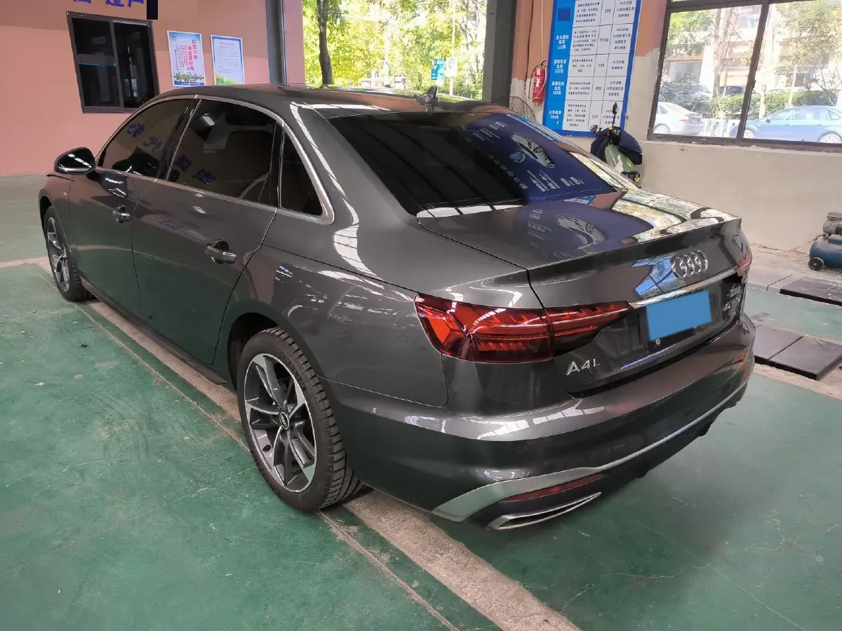 2022 Audi A4L 2.0T 190HP L4 7DCT,autocango,china used car exporter,china ev exporter,chinese used car exporter,chinese used ev exporter