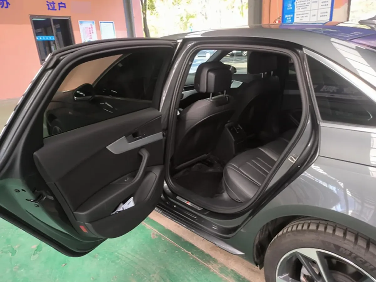 2022 Audi A4L 2.0T 190HP L4 7DCT,autocango,china used car exporter,china ev exporter,chinese used car exporter,chinese used ev exporter