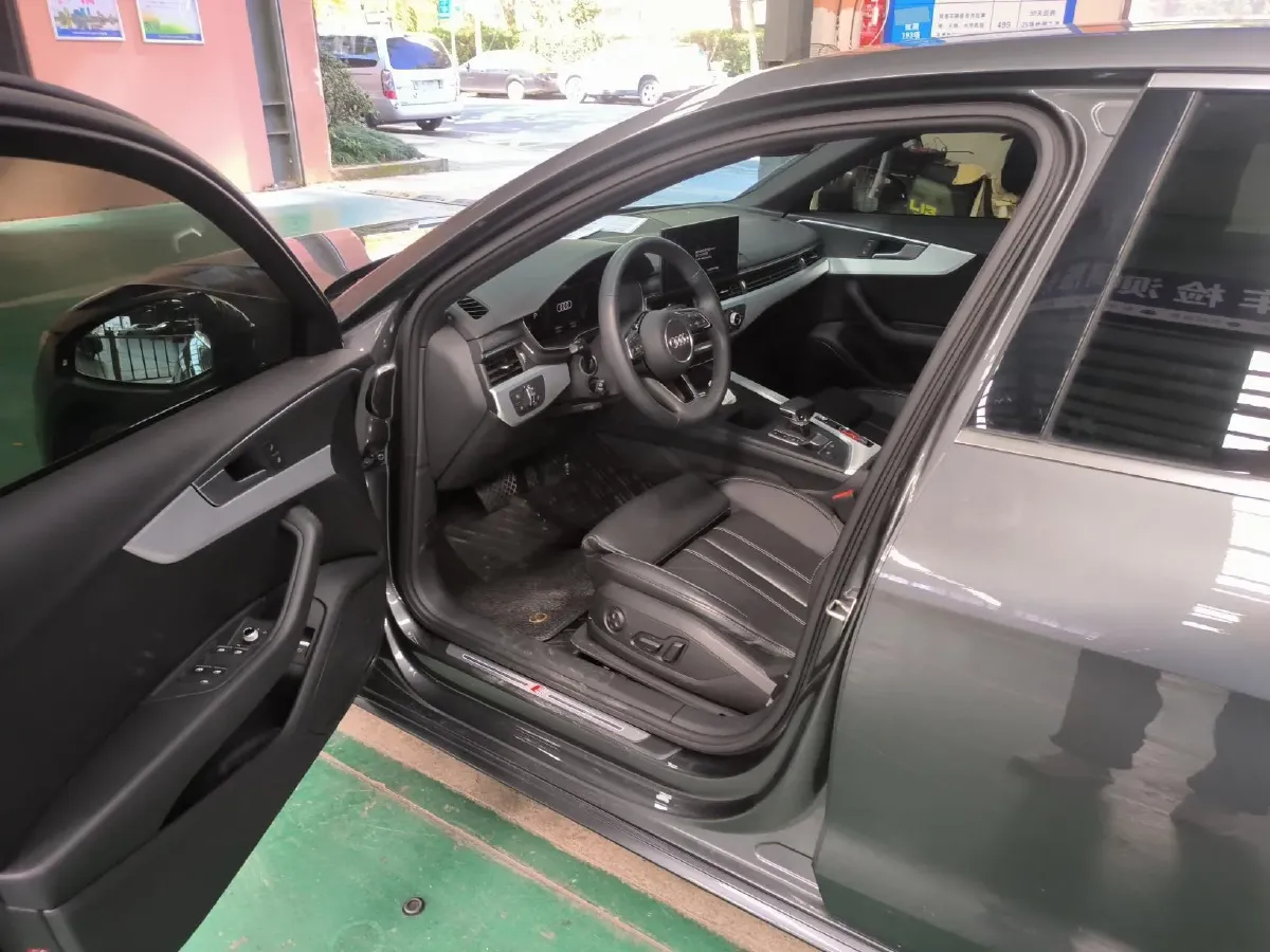 2022 Audi A4L 2.0T 190HP L4 7DCT,autocango,china used car exporter,china ev exporter,chinese used car exporter,chinese used ev exporter