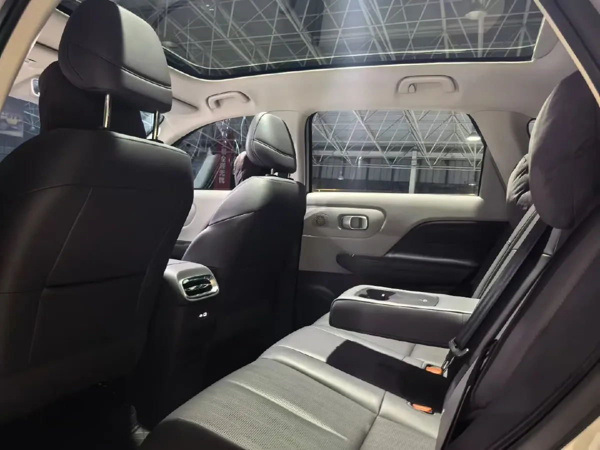 2025 Leapmotor B10 BEV 67.1KWH,autocango,china used car exporter,china ev exporter,chinese used car exporter,chinese used ev exporter