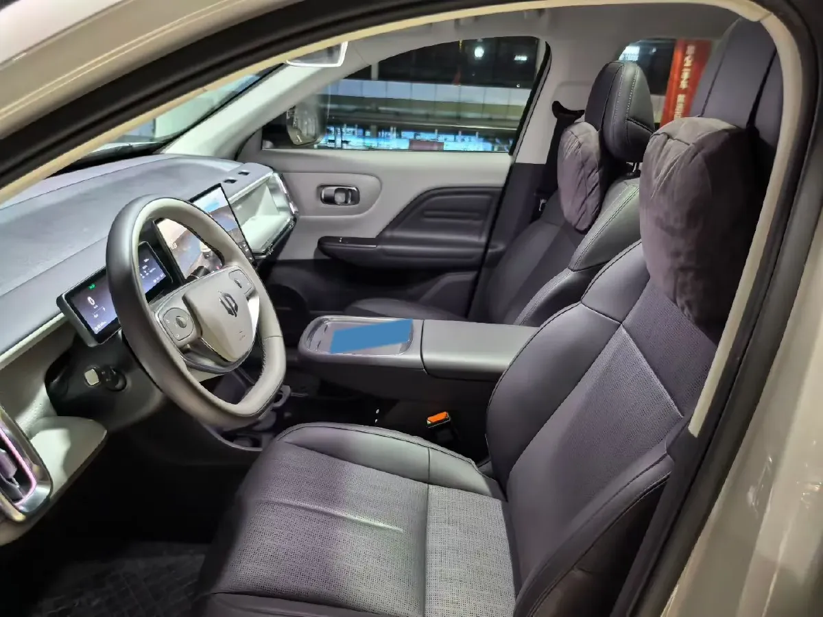 2025 Leapmotor B10 BEV 67.1KWH,autocango,china used car exporter,china ev exporter,chinese used car exporter,chinese used ev exporter