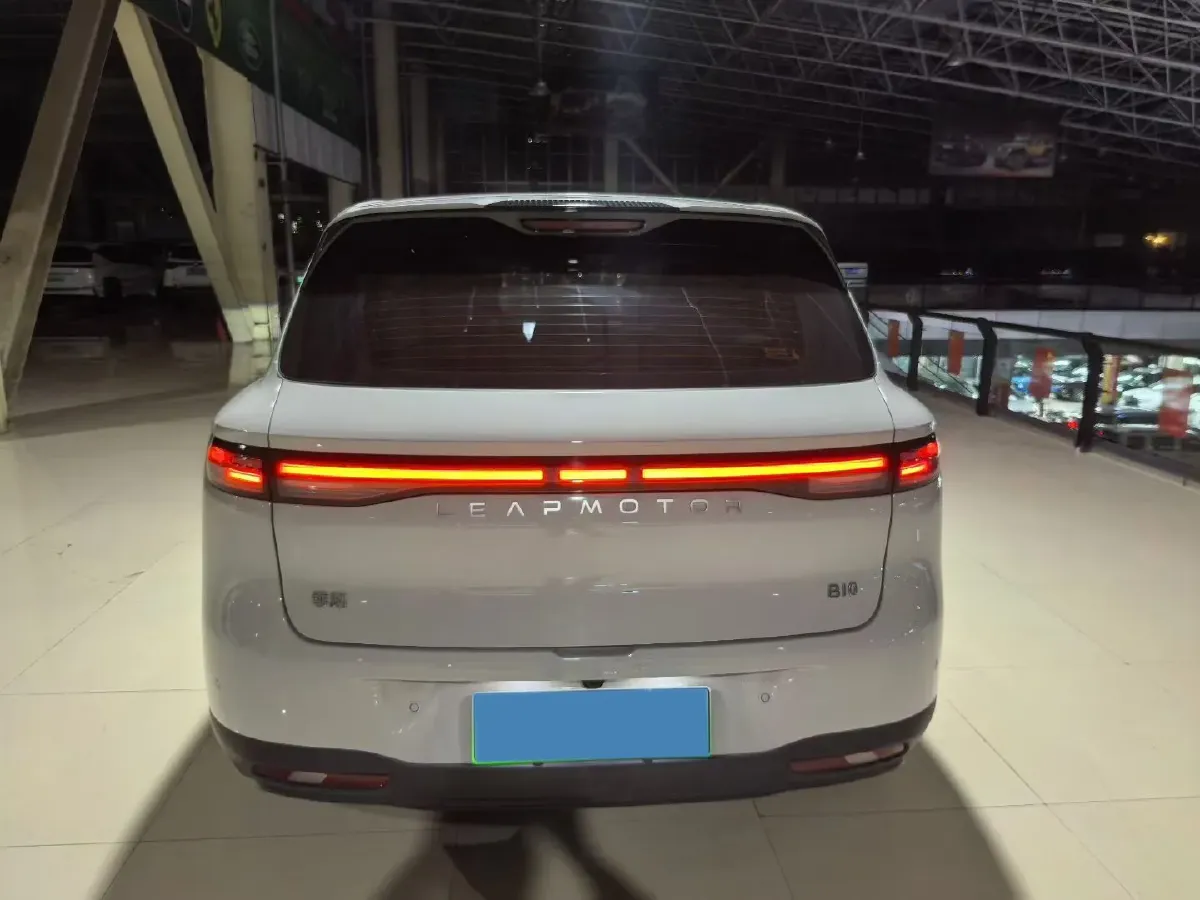 2025 Leapmotor B10 BEV 67.1KWH,autocango,china used car exporter,china ev exporter,chinese used car exporter,chinese used ev exporter