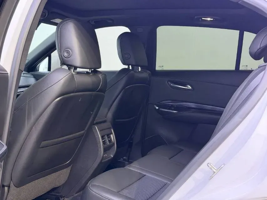 2022 Cadillac XT4 2.0T 237HP L4 9AT,autocango,china used car exporter,china ev exporter,chinese used car exporter,chinese used ev exporter