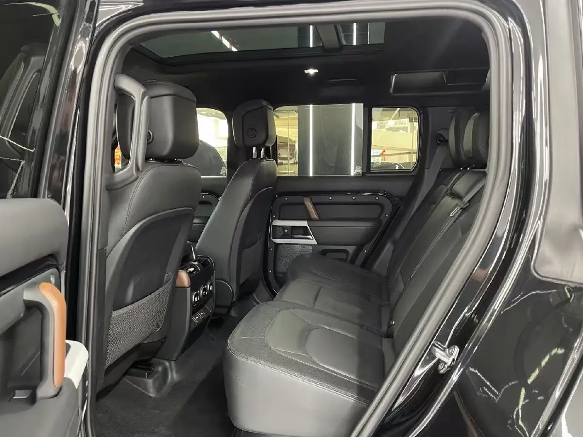 2023 Land Rover Defender 3.0T 400HP L6 8AT,autocango,china used car exporter,china ev exporter,chinese used car exporter,chinese used ev exporter