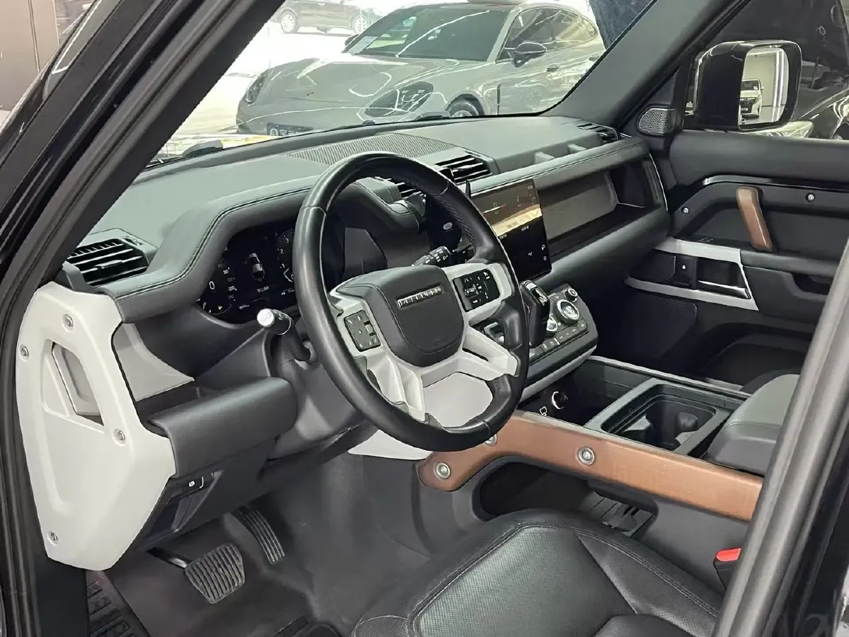 2023 Land Rover Defender 3.0T 400HP L6 8AT,autocango,china used car exporter,china ev exporter,chinese used car exporter,chinese used ev exporter