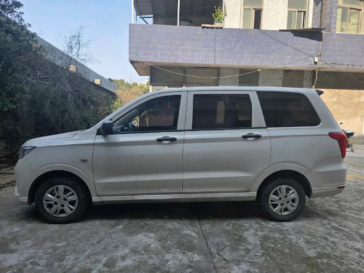 2021 WuLing HongGuang 1.5L 99HP L4 6MT,autocango,china used car exporter,china ev exporter,chinese used car exporter,chinese used ev exporter