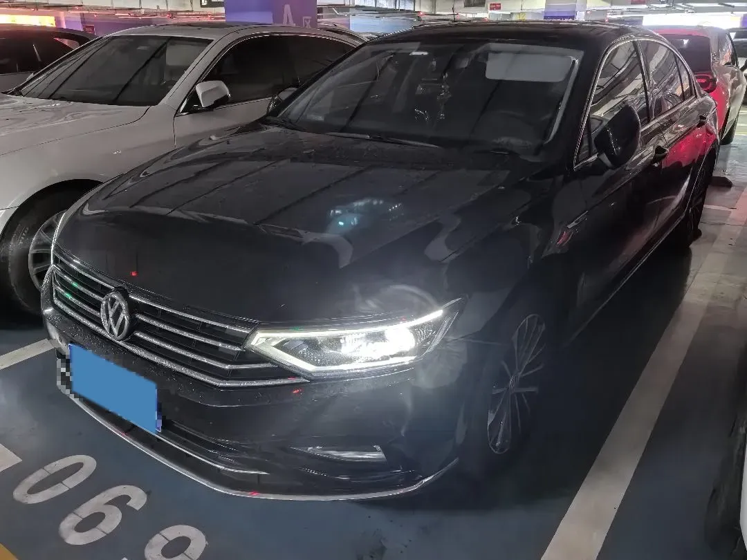 2020 Volkswagen Magotan 2.0T 186HP L4 7DCT,autocango,china used car exporter,china ev exporter,chinese used car exporter,chinese used ev exporter