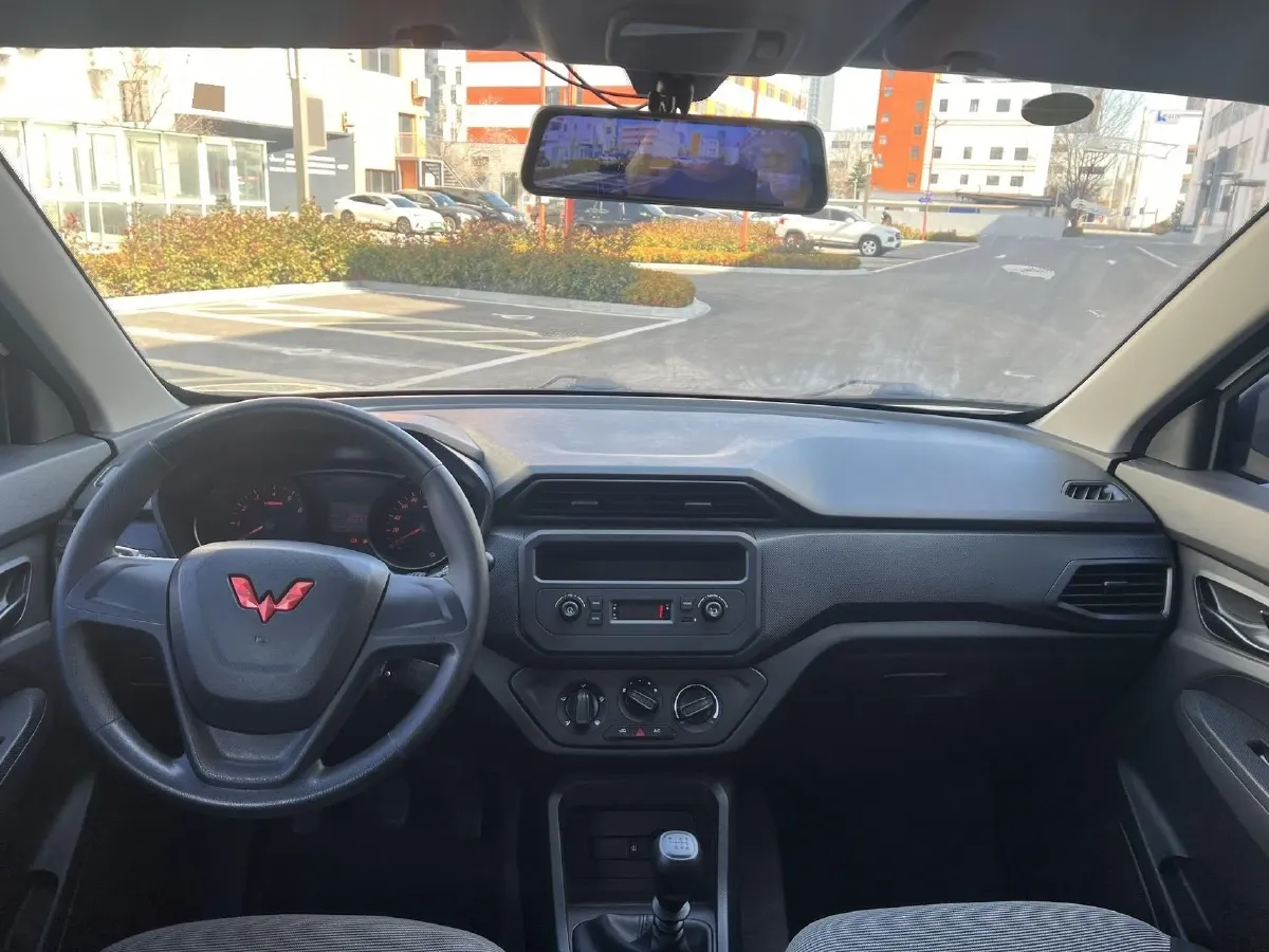 2021 WuLing RongGuang New Truck 1.5L 99HP L4 5MT,autocango,china used car exporter,china ev exporter,chinese used car exporter,chinese used ev exporter