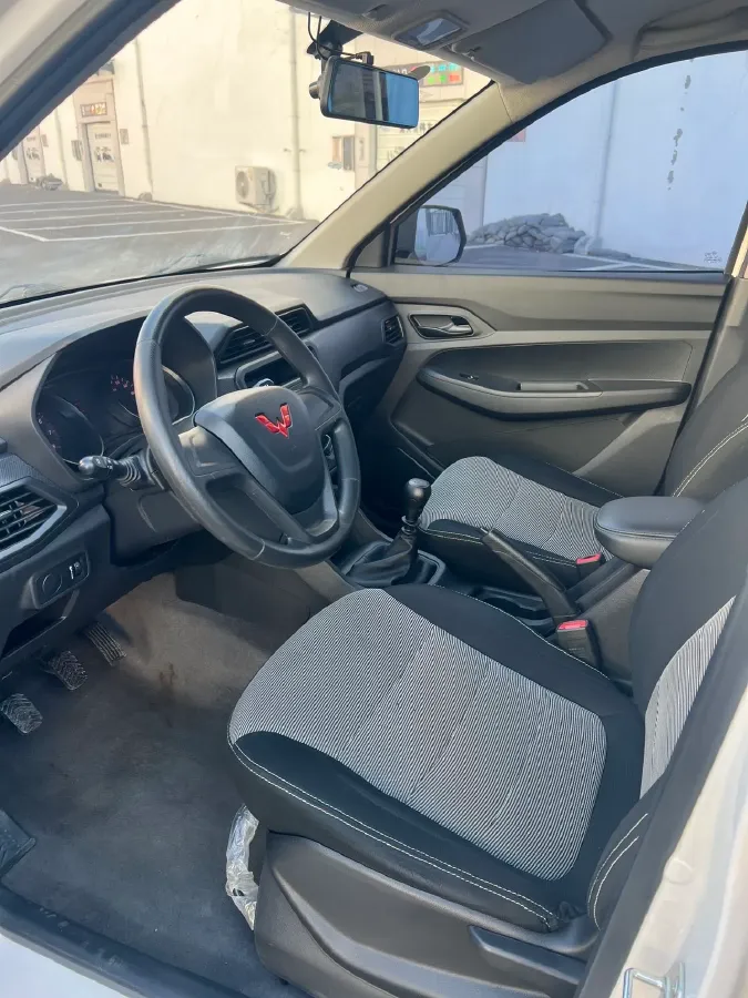 2021 WuLing RongGuang New Truck 1.5L 99HP L4 5MT,autocango,china used car exporter,china ev exporter,chinese used car exporter,chinese used ev exporter