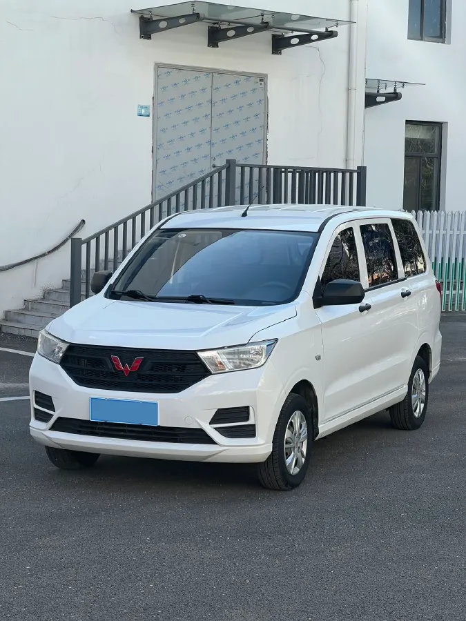 2021 WuLing RongGuang New Truck 1.5L 99HP L4 5MT,autocango,china used car exporter,china ev exporter,chinese used car exporter,chinese used ev exporter