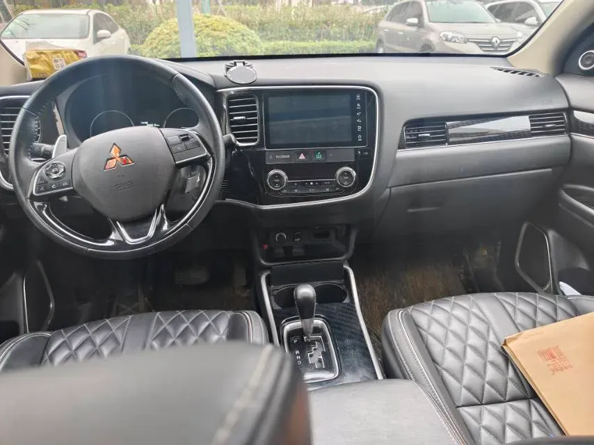 2021 Mitsubishi Outlander 2.4L 192HP L4 CVT,autocango,china used car exporter,china ev exporter,chinese used car exporter,chinese used ev exporter