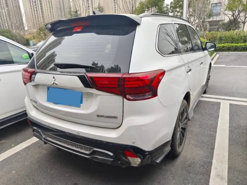 2021 Mitsubishi Outlander 2.4L 192HP L4 CVT,autocango,china used car exporter,china ev exporter,chinese used car exporter,chinese used ev exporter