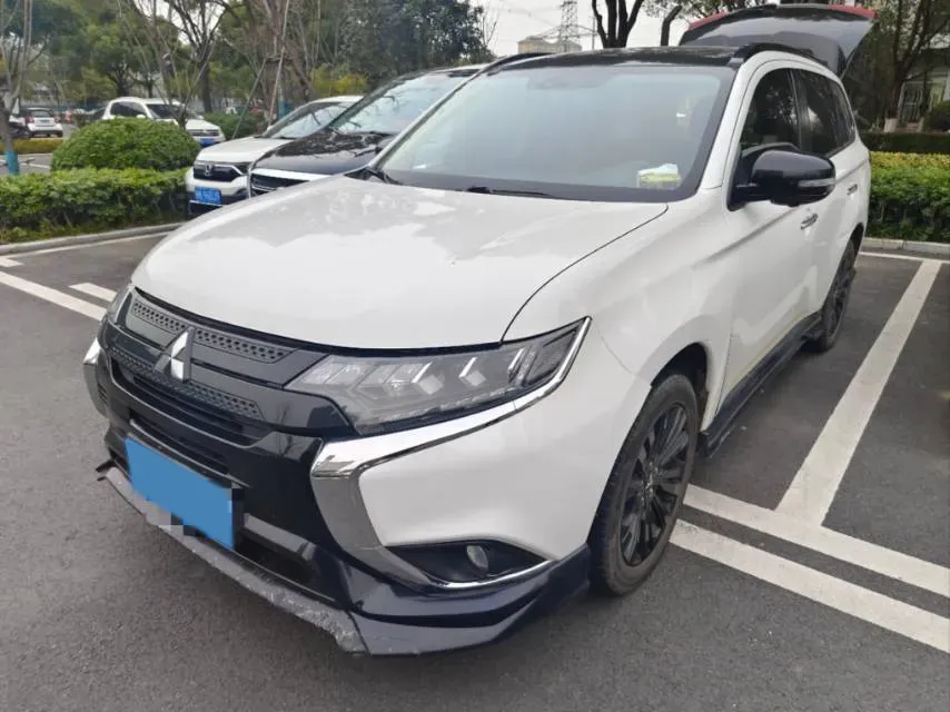 2021 Mitsubishi Outlander 2.4L 192HP L4 CVT,autocango,china used car exporter,china ev exporter,chinese used car exporter,chinese used ev exporter